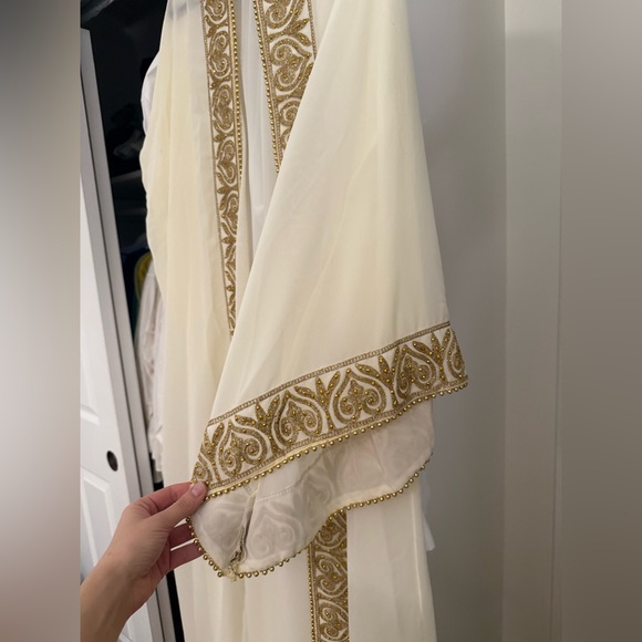 Elegant White & Gold Embroidered Abaya Dress - Picture 9 of 14